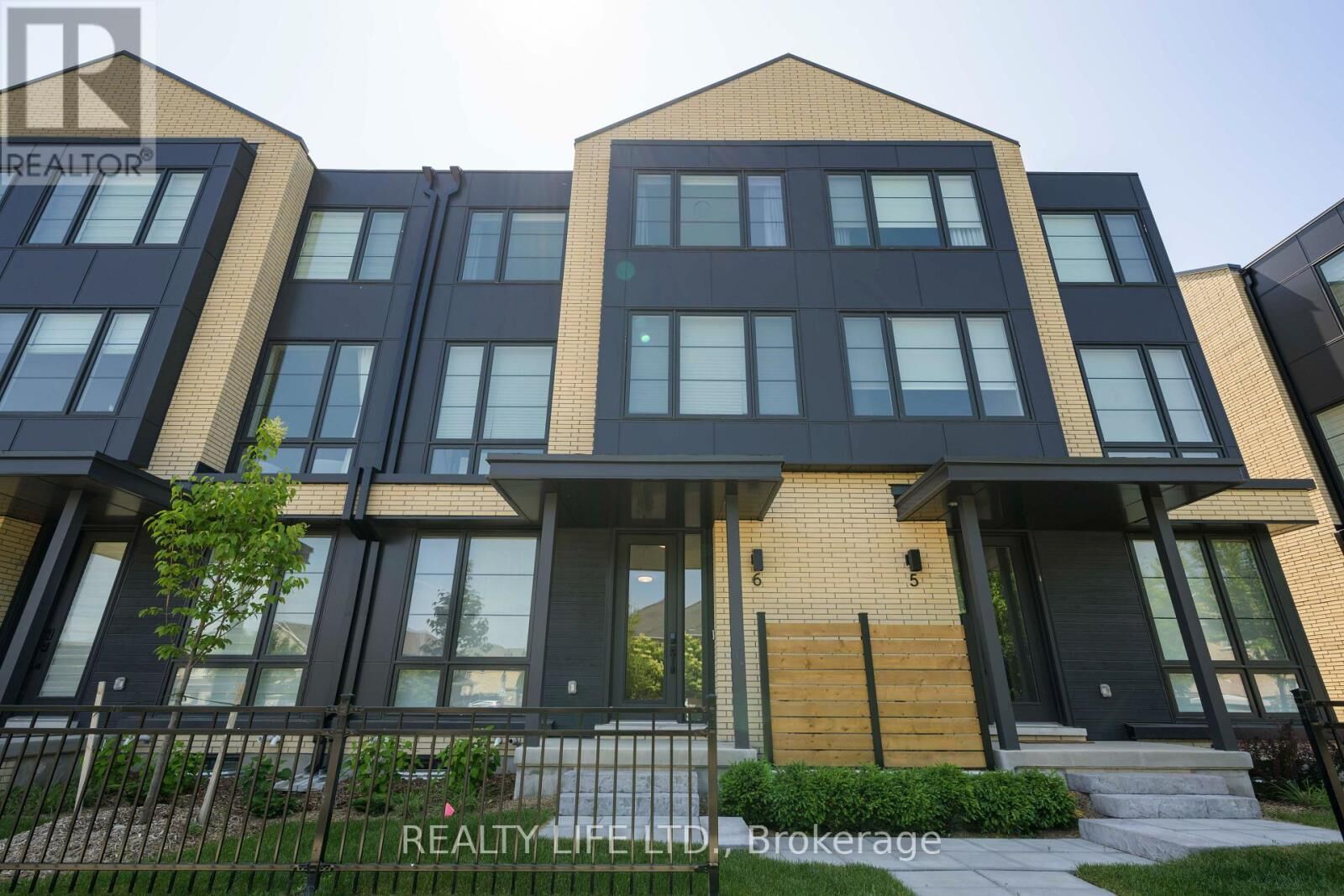 Property Photo:  2273 Turnberry Road 6  ON L7M 2B2 