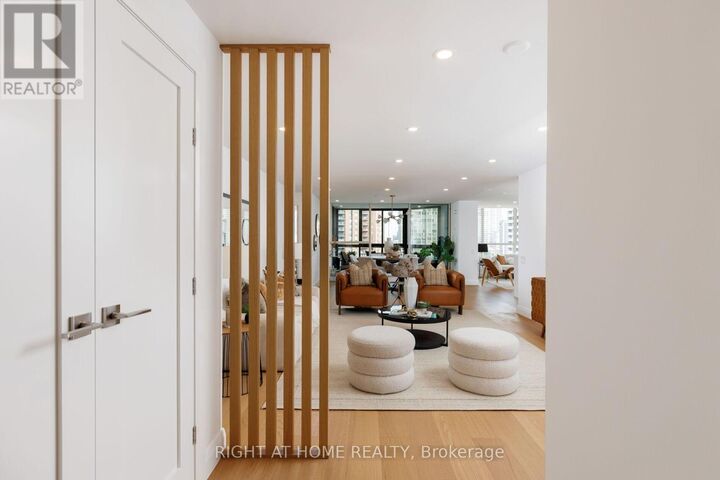 Property Photo:  130 Carlton Street East 1403  ON M5A 4K3 