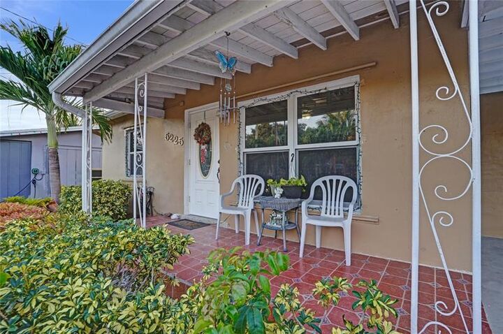 Property Photo:  5225 NE 2nd Ter  FL 33334 