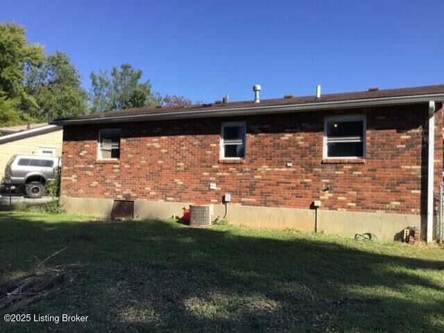 Property Photo:  5606 Leemont Ct  KY 40272 