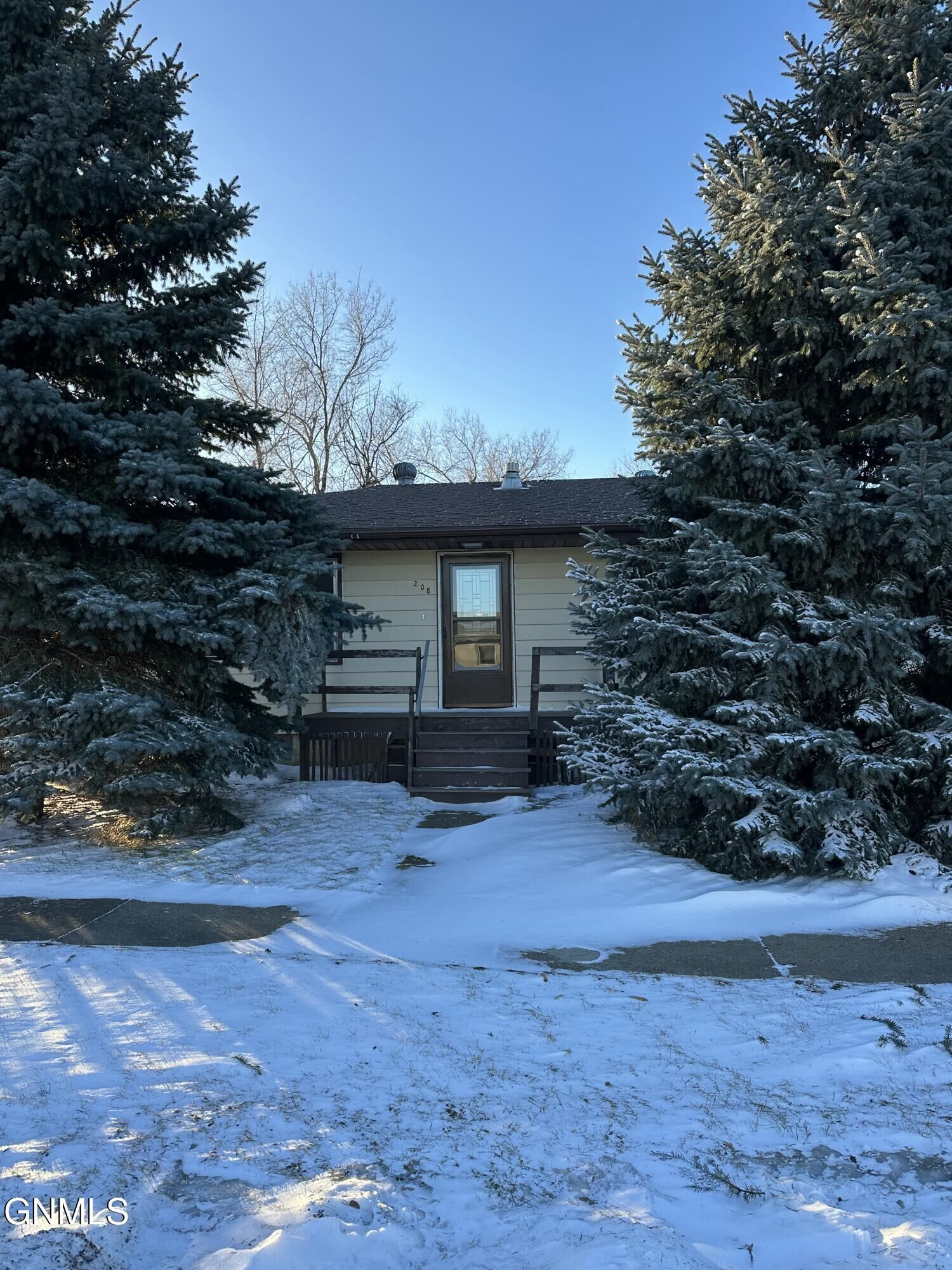 Property Photo:  208 S 7th Street S  ND 58563 