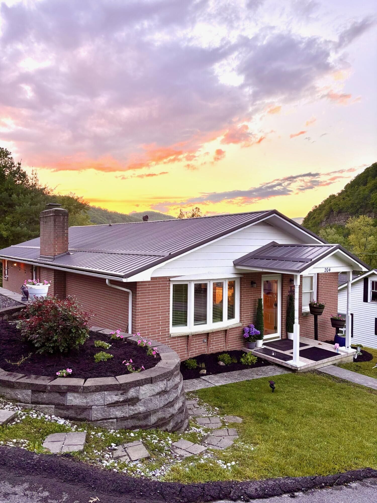 Property Photo:  204 Campbell St  WV 25951 