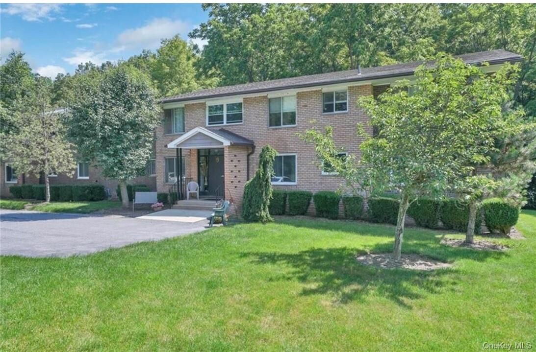 Property Photo: 19 Barnett Drive 3-H NY 10950