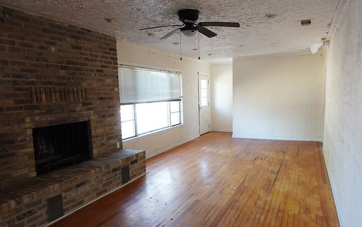 Property Photo: 1010 East First Street TX 75845