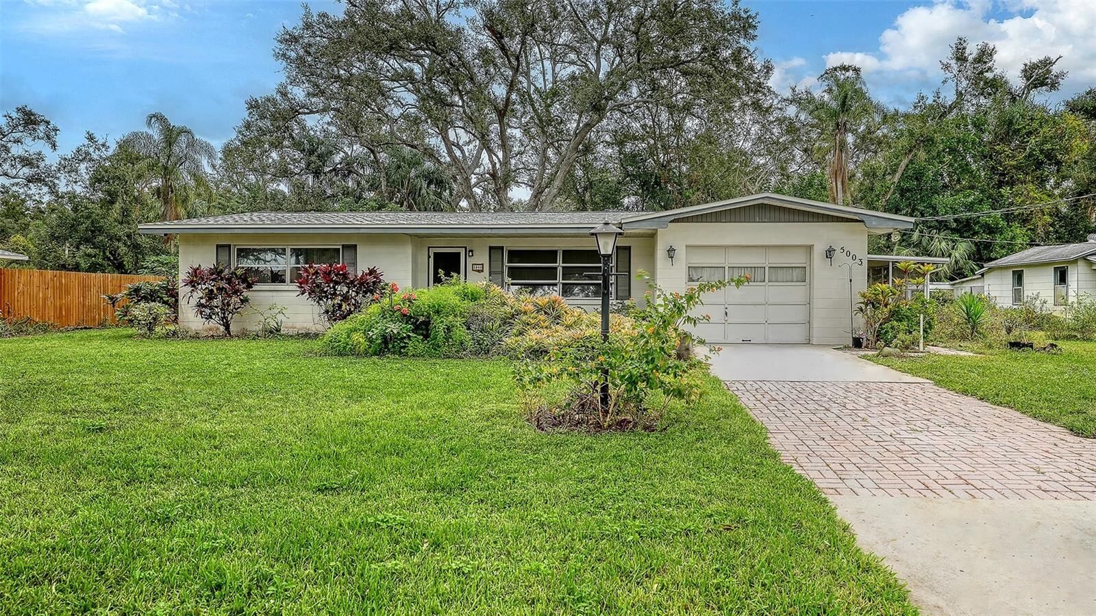 Property Photo: 5003 9th Street Court E FL 34203