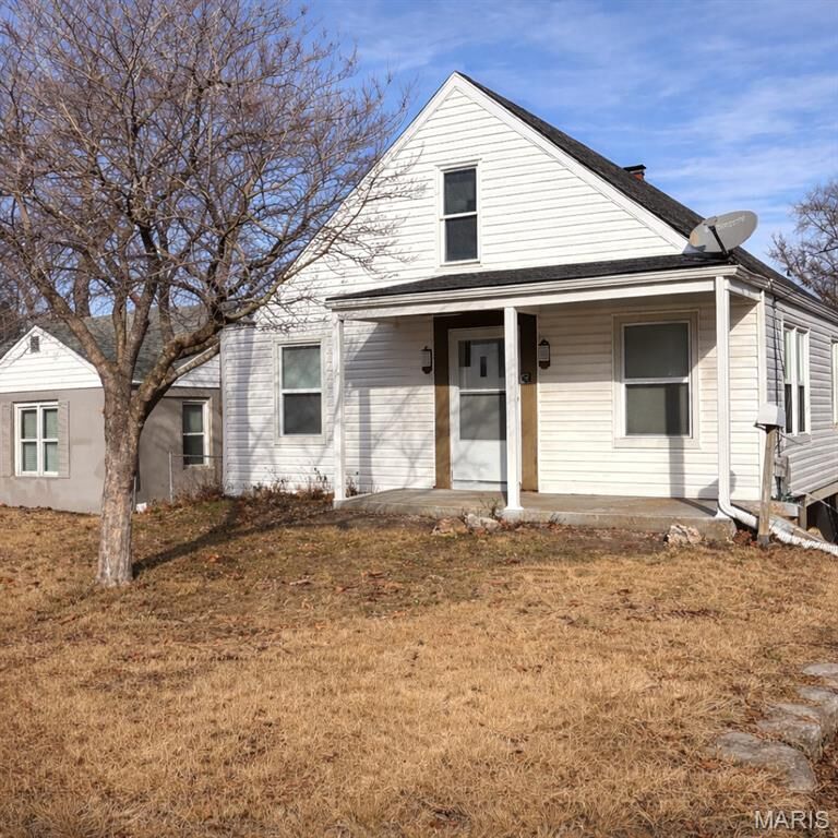 Property Photo:  825 Walters Drive  MO 63135 