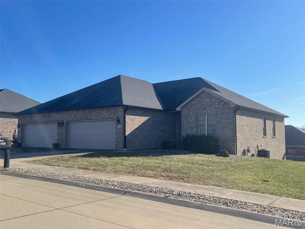 Property Photo:  119-121 Summerfield Way  MO 63701 