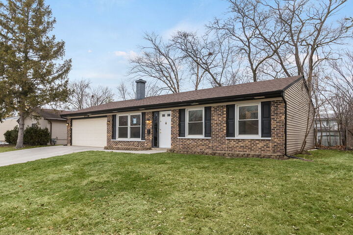 Property Photo:  1330 E Kennedy Drive  IL 60107 