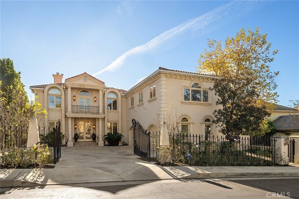 Property Photo:  11740 Wetherby Lane  CA 90077 