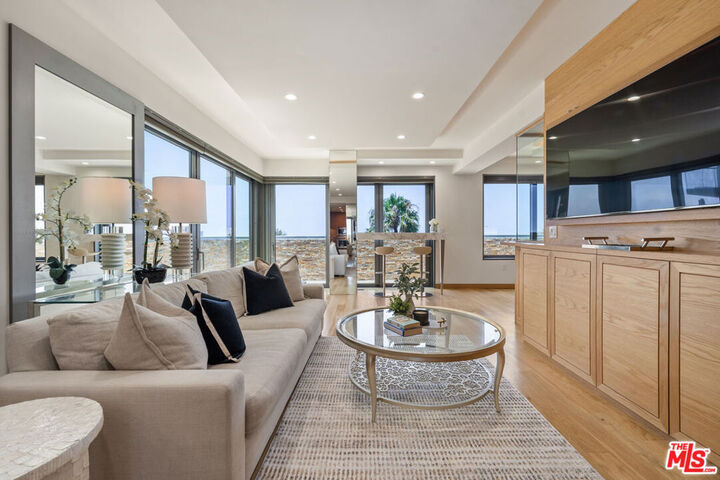 Property Photo:  1755 Ocean Avenue 811  CA 90401 