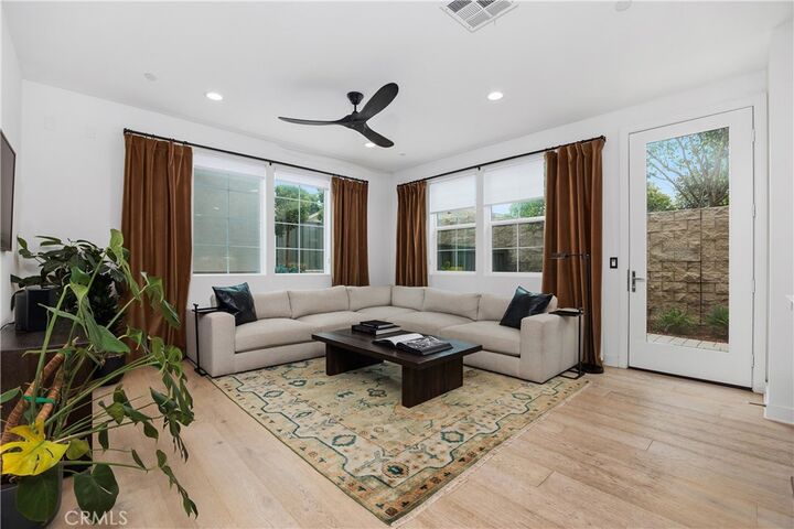 Property Photo:  1146 E Cove Place  CA 92024 