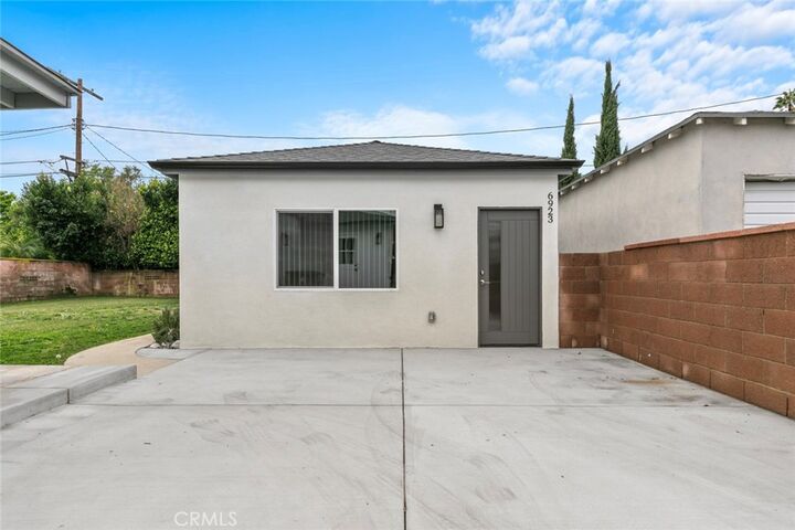 Property Photo:  6923 Bluebell  CA 91605 