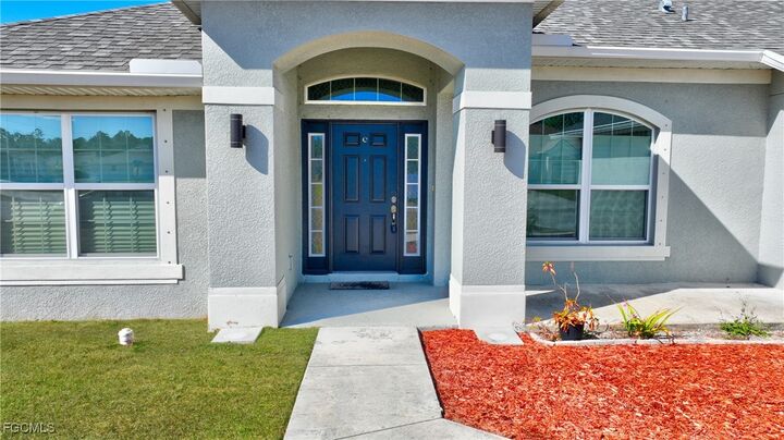 Property Photo:  1923 Villia Street  FL 33972 