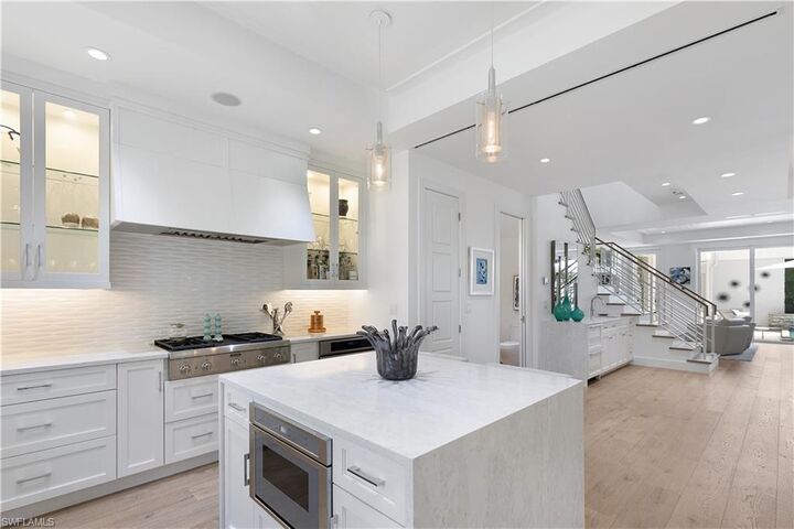 Property Photo:  1021 6th St S  FL 34102 