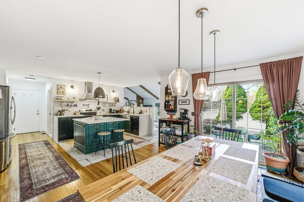 Property Photo:  6 Montaup Rd 6  MA 02067 