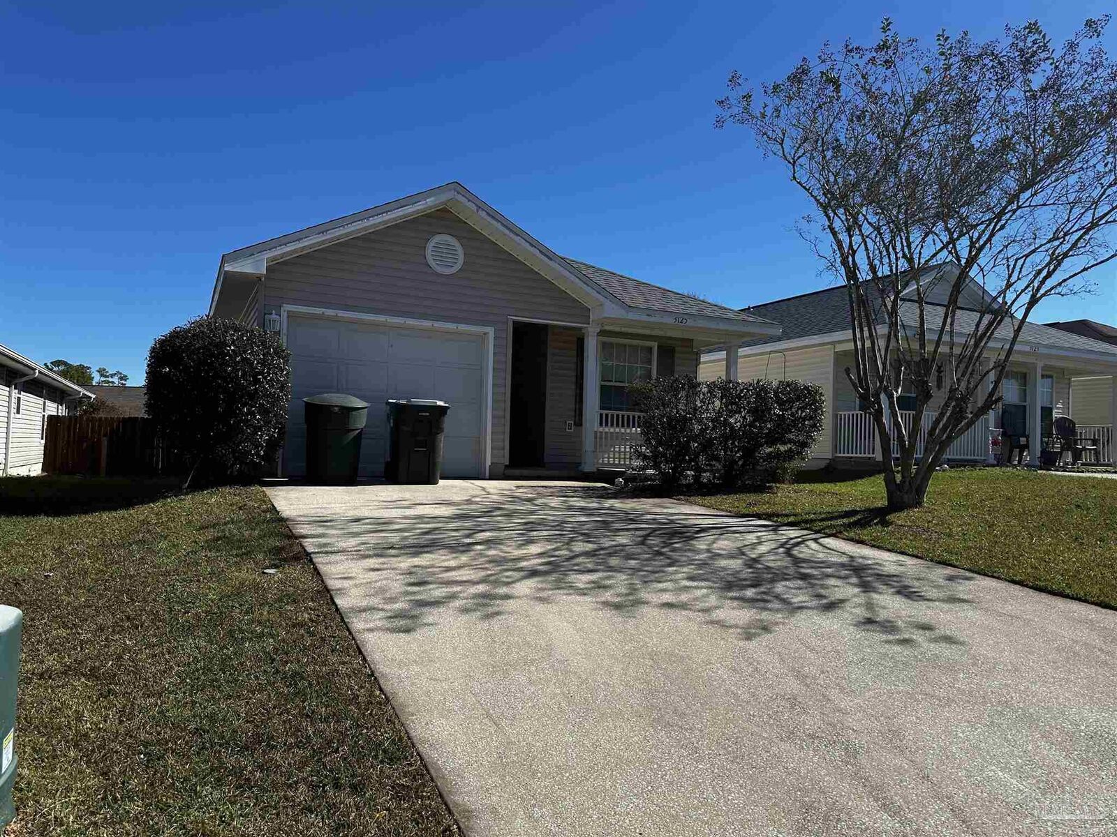 Property Photo:  3125 Flintlock Dr  FL 32526 