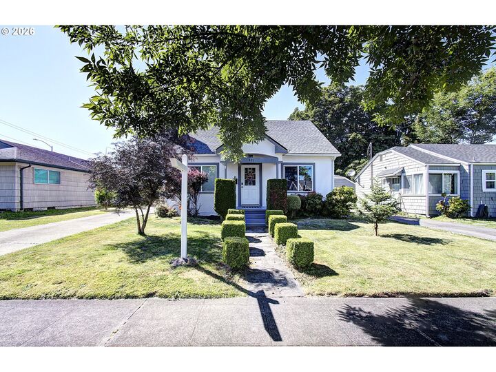 Property Photo: 421 24th Ave WA 98632