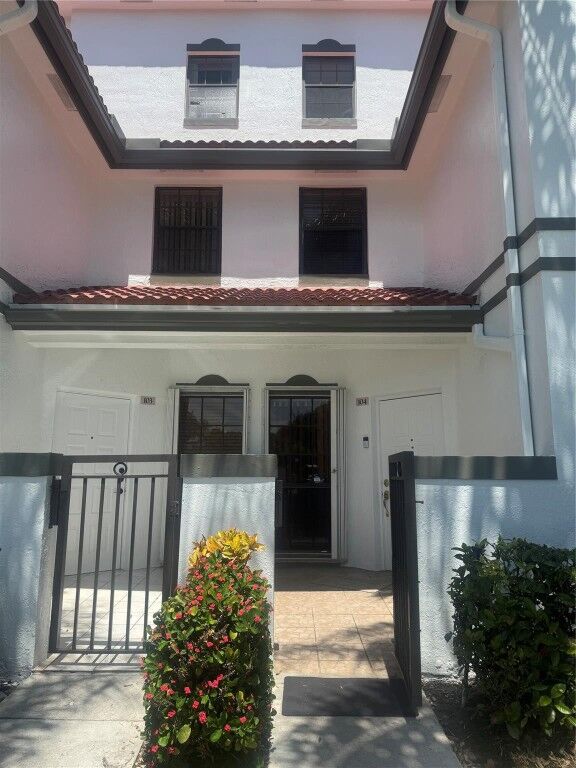 Property Photo:  301 SW 158th Terrace 104  FL 33027 