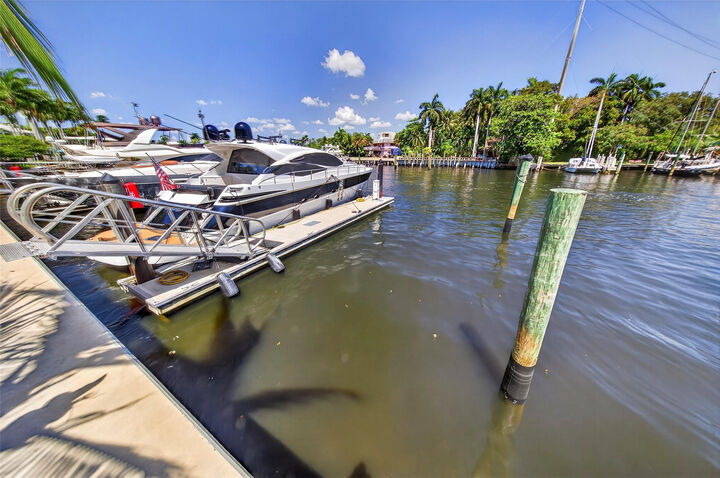 Property Photo:  621 SW 5 Place  FL 33315 