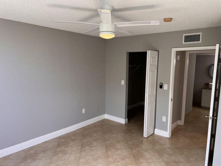 Property Photo: 1000 Scotia Drive 302 FL 33462