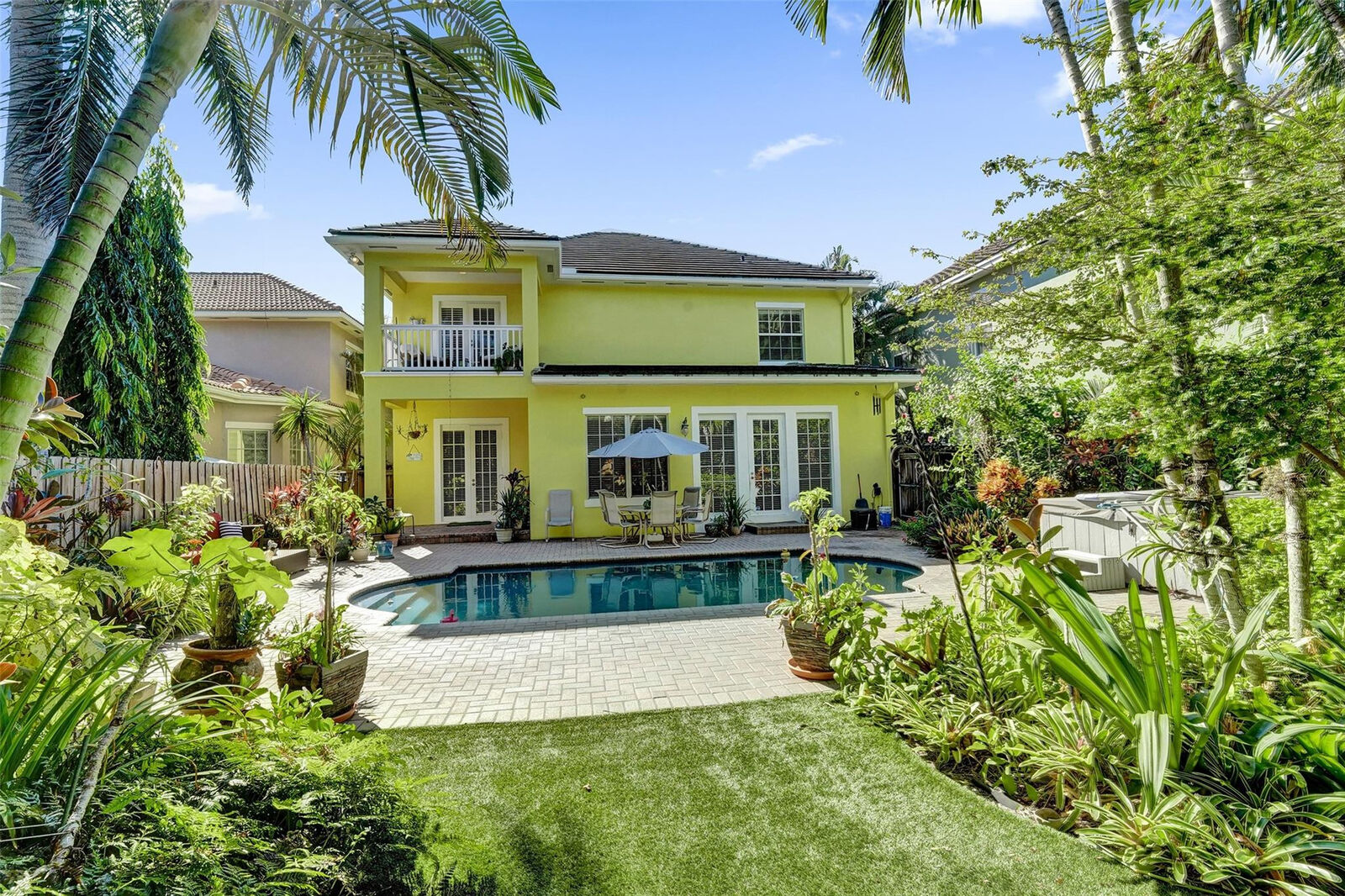 Property Photo:  101 NE 21st Street  FL 33305 