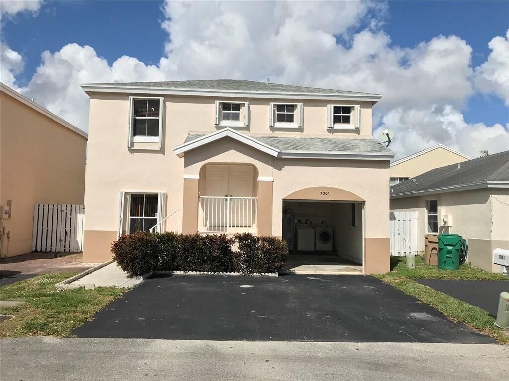 Property Photo:  7061 SW 41st Place  FL 33314 
