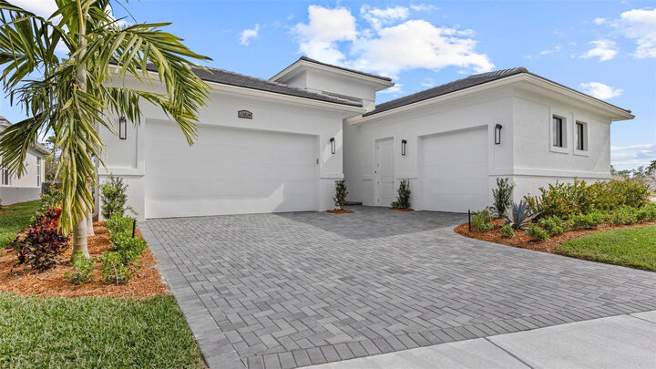 Property Photo: 13814 SE Chantilly Trace FL 34984