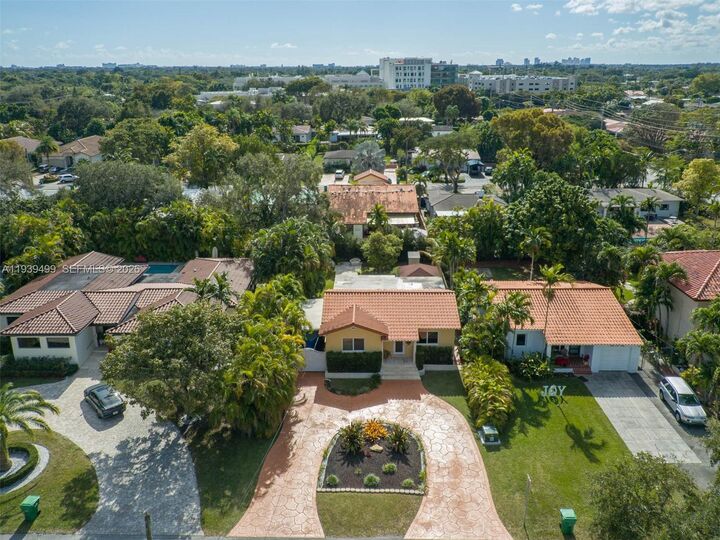 Property Photo:  6120 SW 27th St  FL 33155 