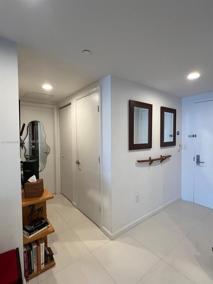 Property Photo:  495 Brickell Ave 1007  FL 33131 