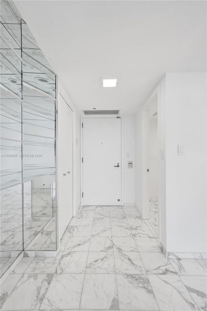 Property Photo:  19707 Turnberry Way 16C  FL 33180 