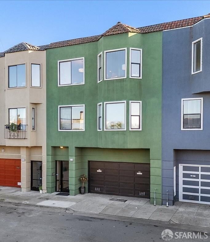 Property Photo:  52 Jennings Court  CA 94124 