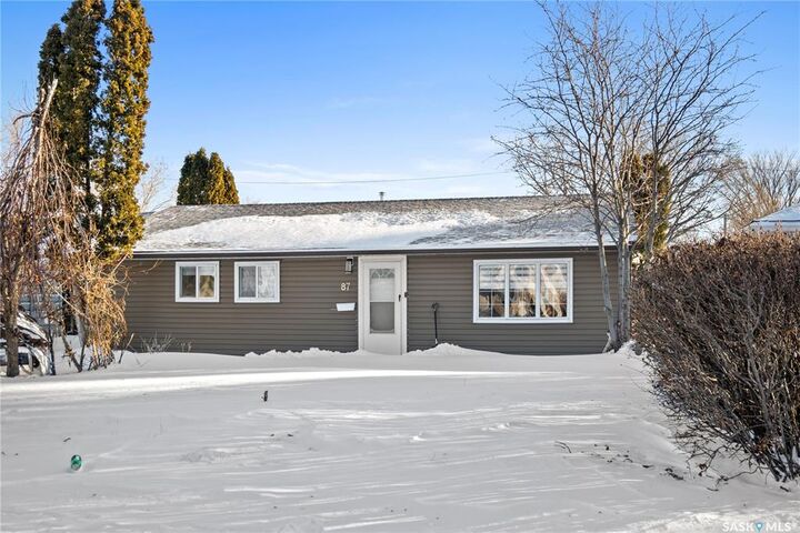 Property Photo: 87 Robinson Crescent SK S4R 3R1