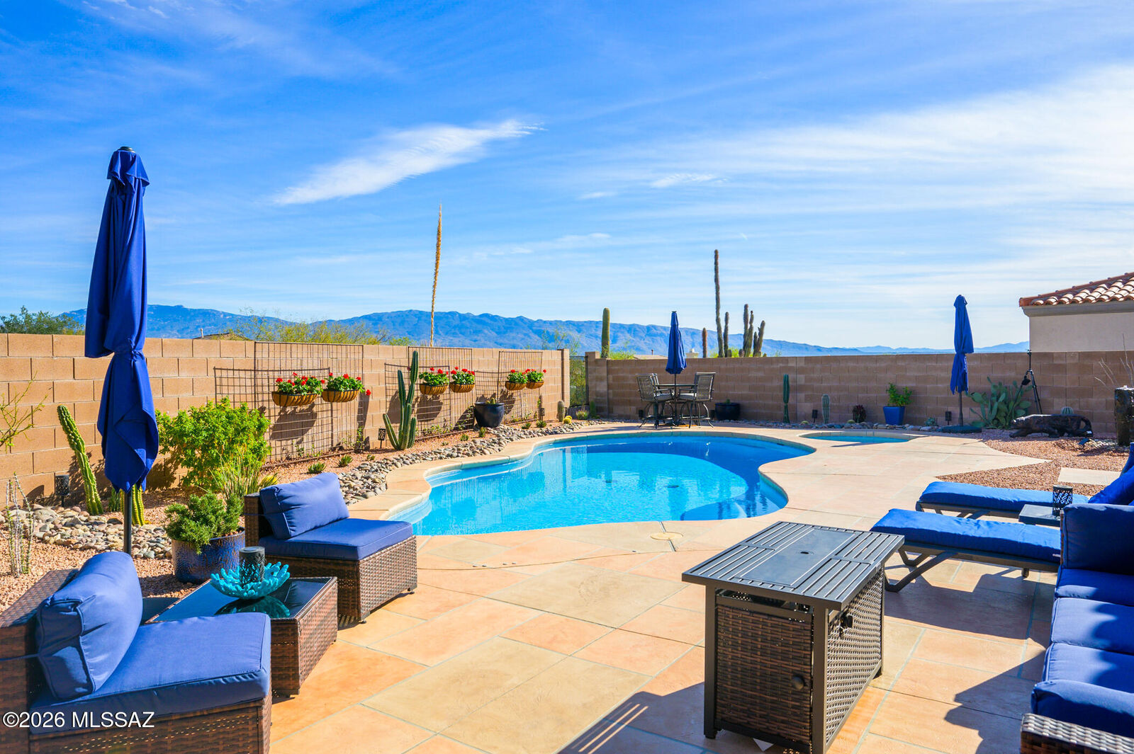 Property Photo:  5158 N Fairway Spring Drive  AZ 85749 