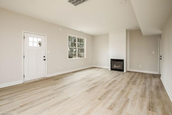 Property Photo: 424 Aldridge Road NC 27263