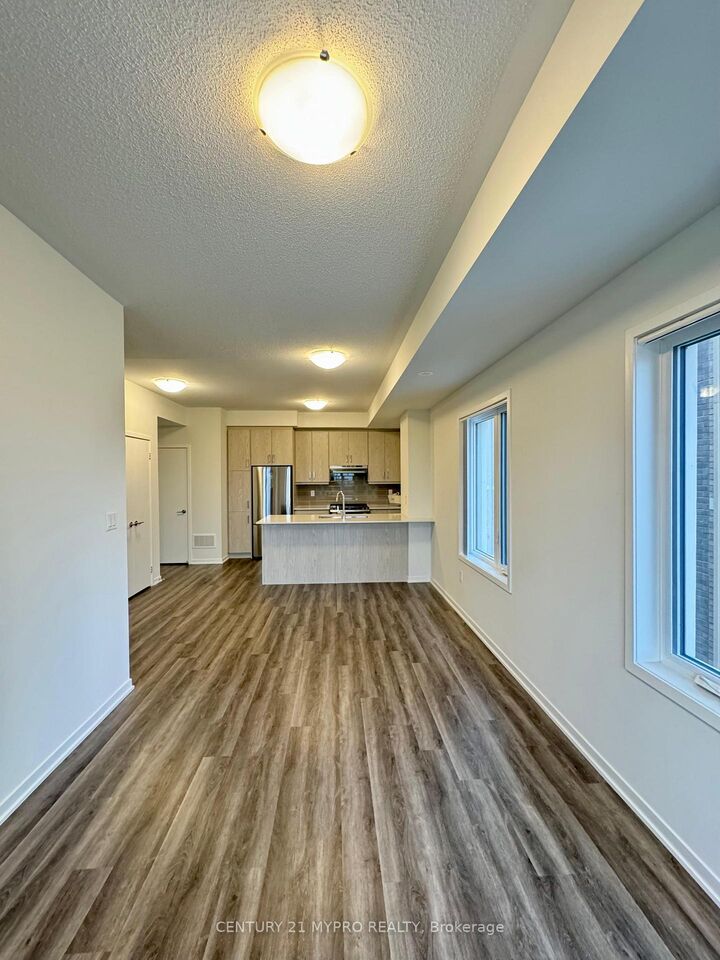 Property Photo:  130 Honeycrisp Crescent Th327  ON L4K 0N7 