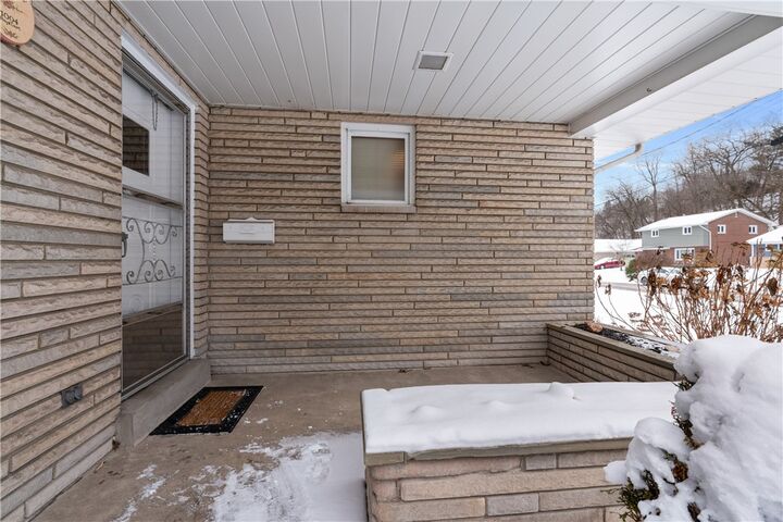 Property Photo:  1004 Royal Ct  PA 15024 