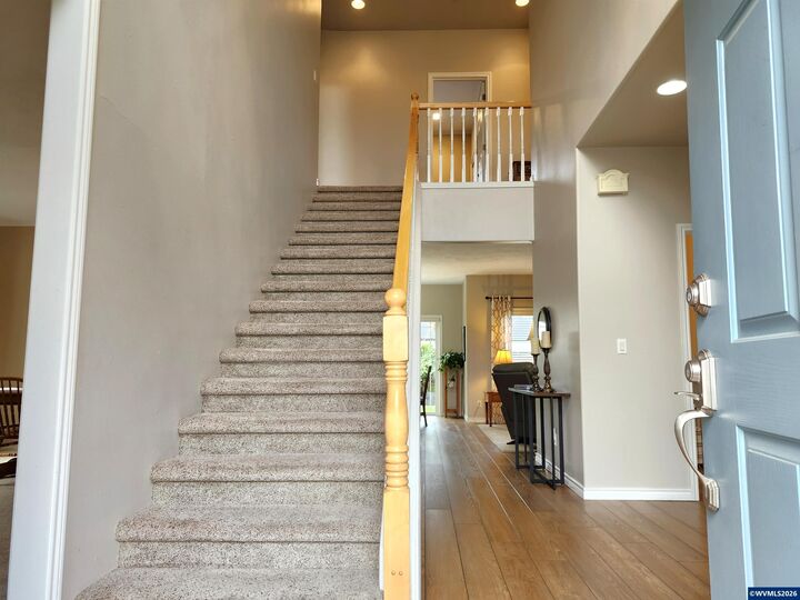 Property Photo:  466 Yellowstone Dr S  OR 97361 