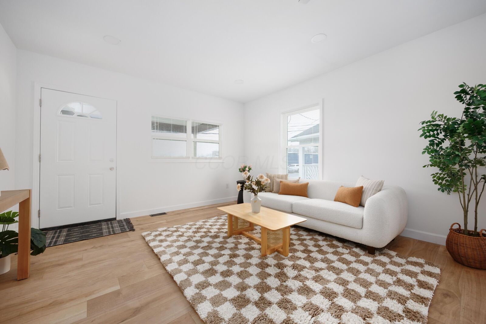 Property Photo: 463 N Highland Avenue OH 43204