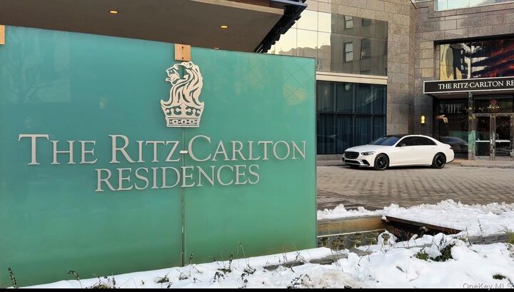 Property Photo:  1 Renaissance Square 10F  NY 10601 