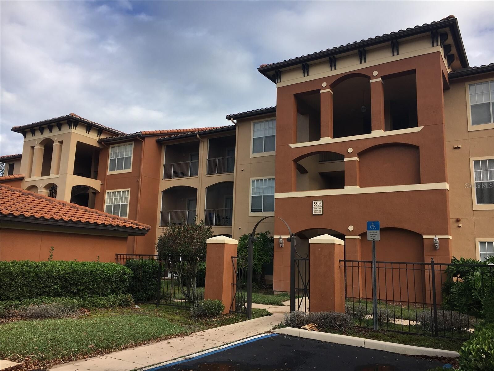 Property Photo: 5506 Metrowest Boulevard 301 FL 32811