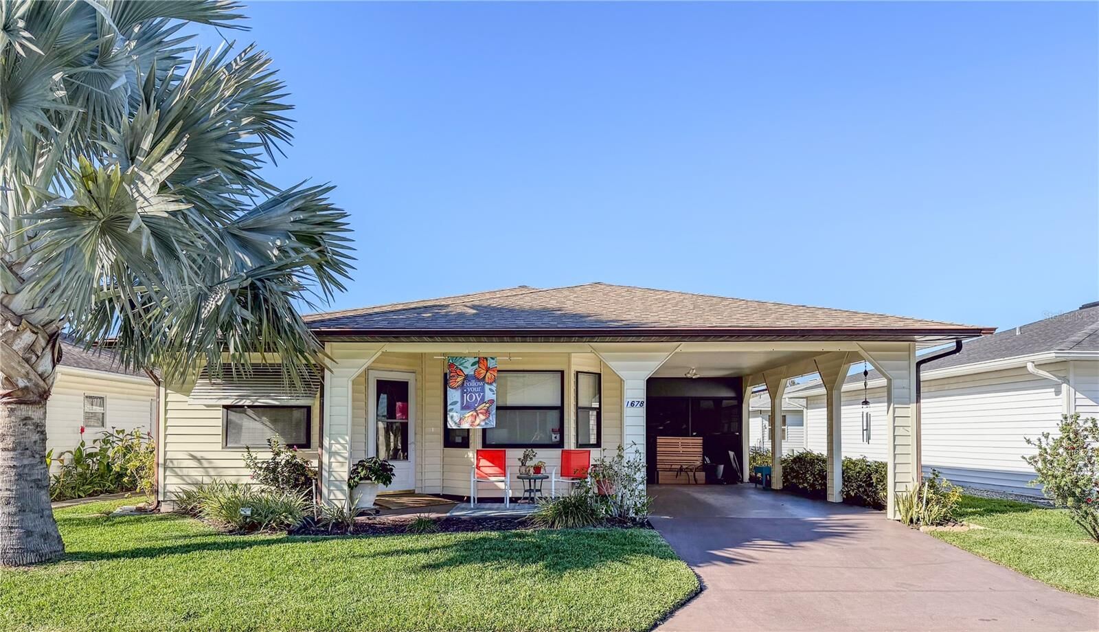 Property Photo: 1678 Colonnades Circle N FL 33811