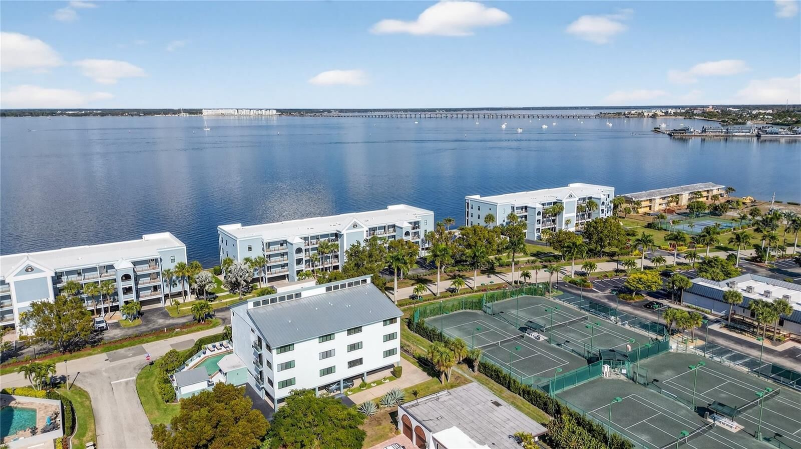 Property Photo: 1765 Jamaica Way 101 FL 33950