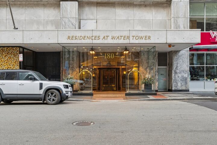 Property Photo:  180 E Pearson Street 4202  IL 60611 