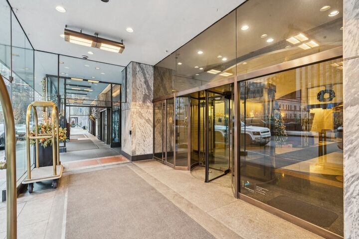 Property Photo:  180 E Pearson Street 4202  IL 60611 