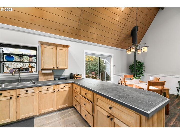 Property Photo:  315 Seagrove Loop  OR 97367 
