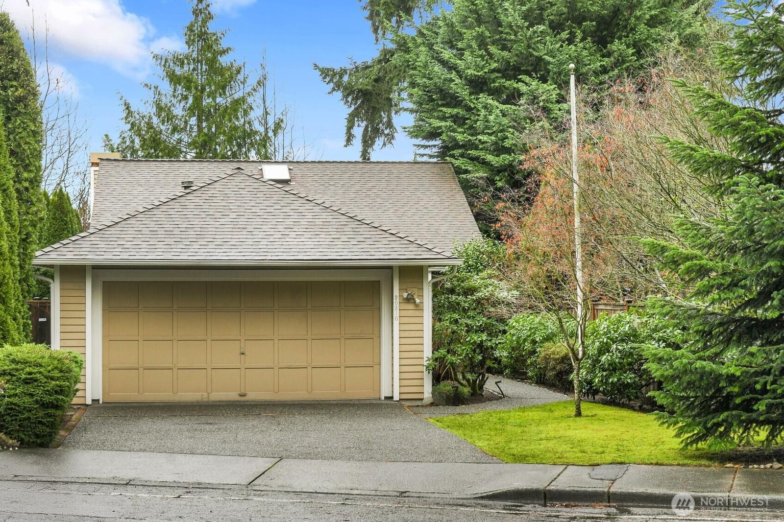 Property Photo:  20310  Hollyhills Drive NE  WA 98011 