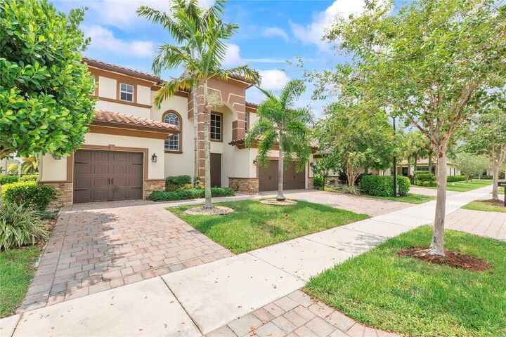 Property Photo:  9860 Lakeview Lane  FL 33076 