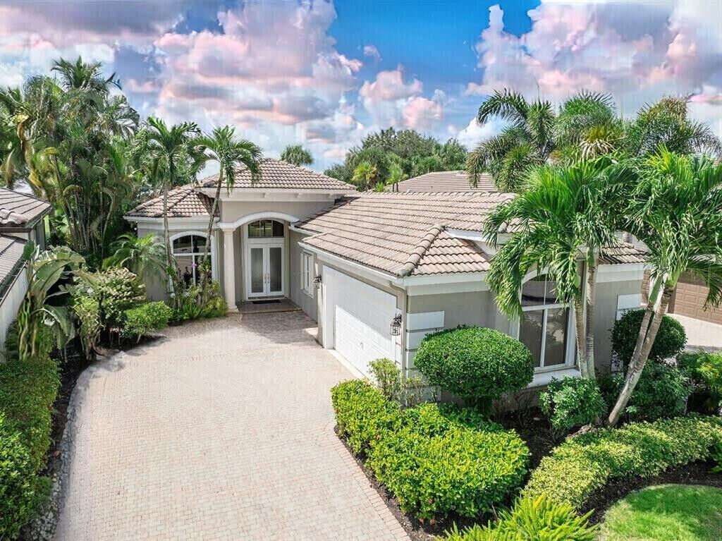 Property Photo: 7963 Villa D Este Way FL 33446