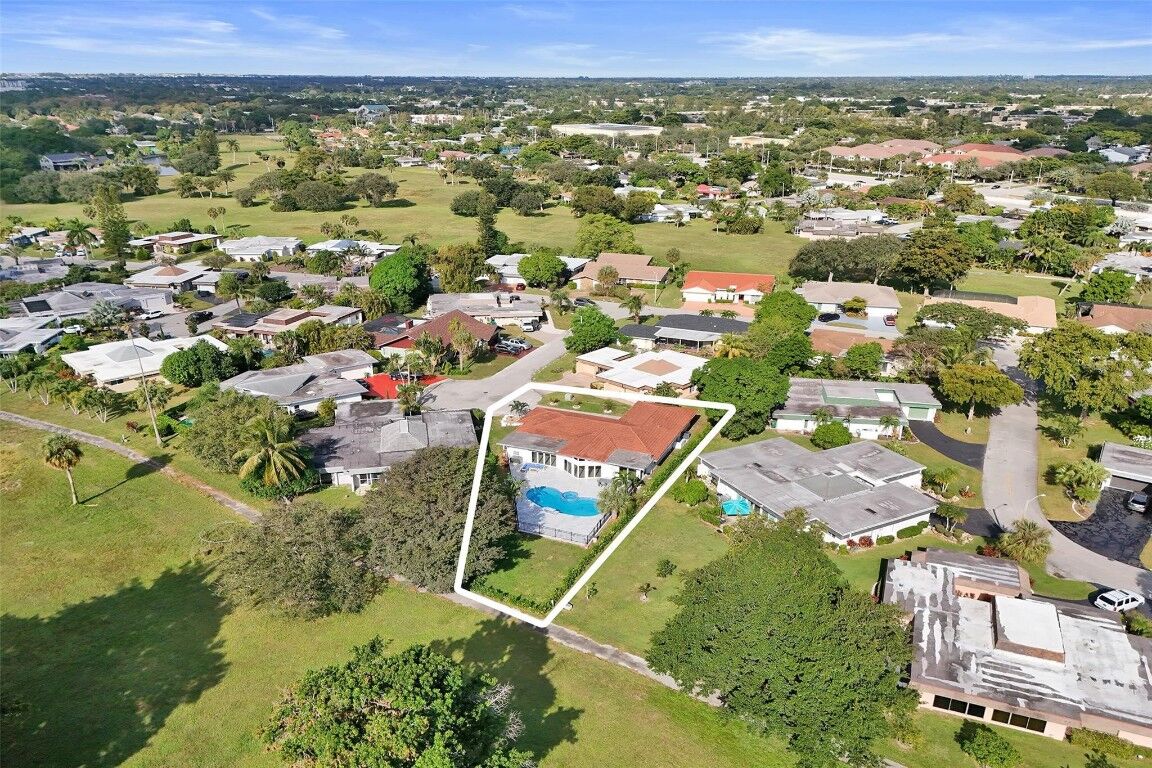 Property Photo:  5903 Breadfruit Circle  FL 33319 