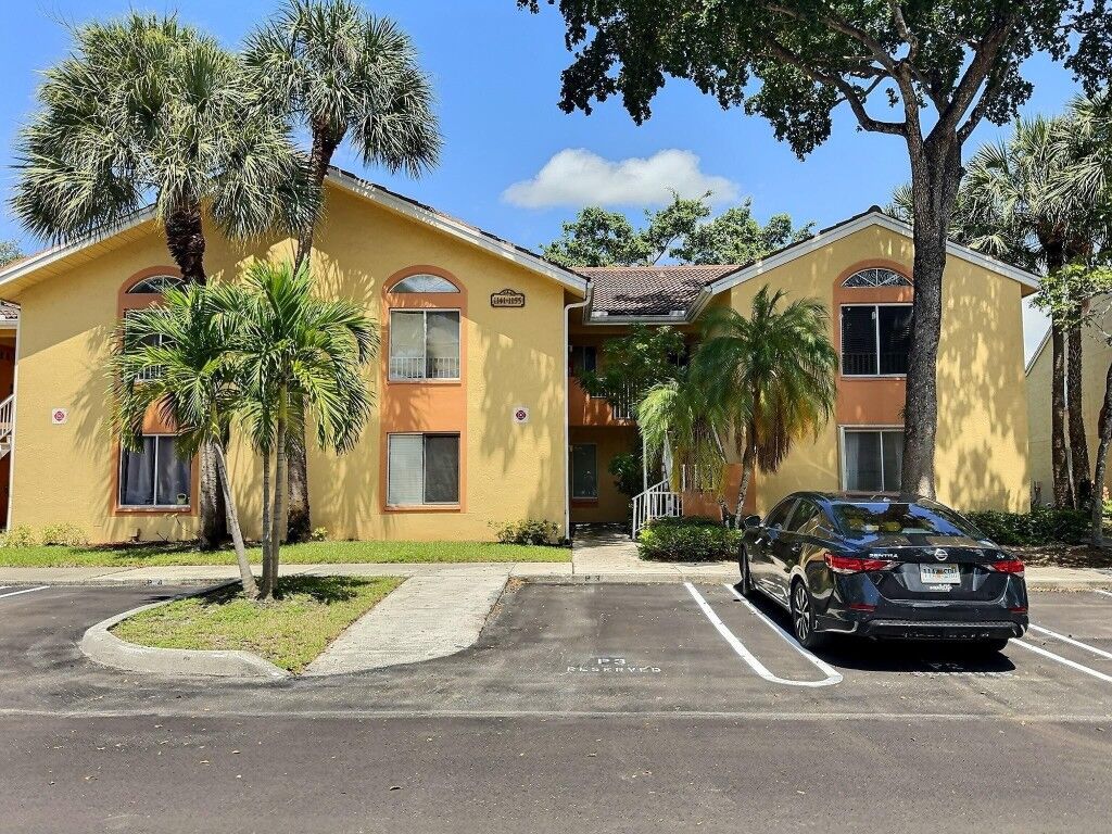Property Photo:  1149 Coral Club Drive 1149  FL 33071 